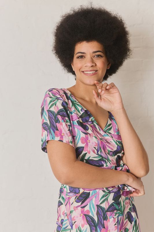 Paarse bloemen viscose