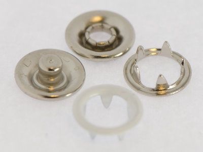 Baby drukkers 9 mm /12 stuks wit