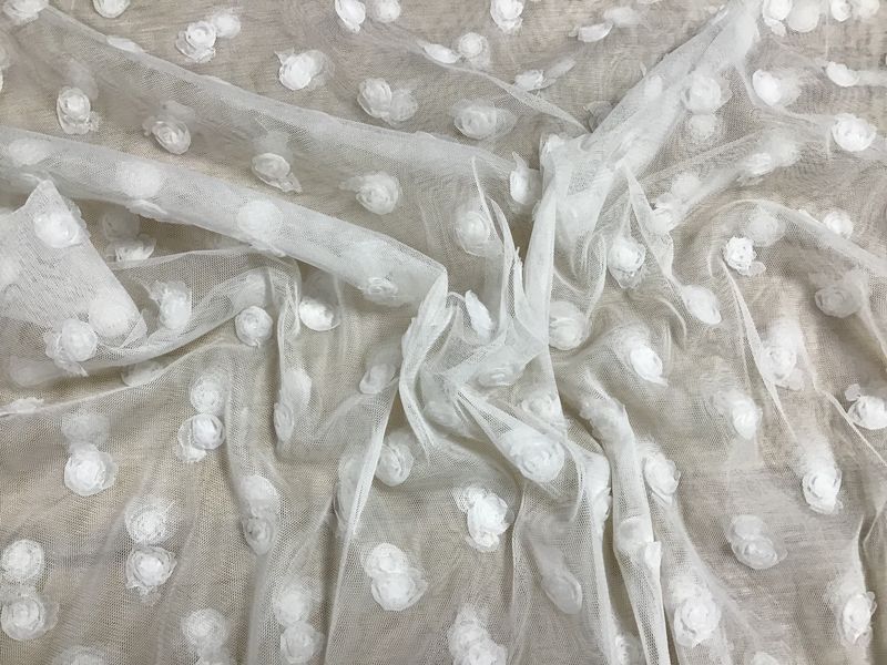 Tulle met roosjes wit