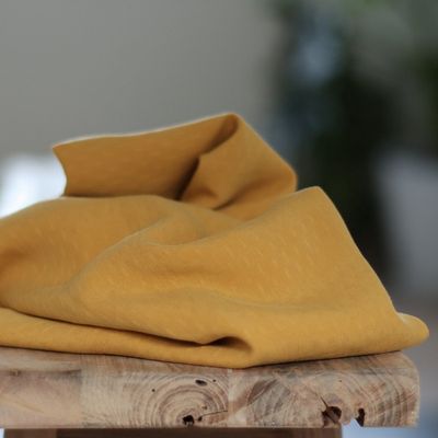 Light diamond jacquard amber