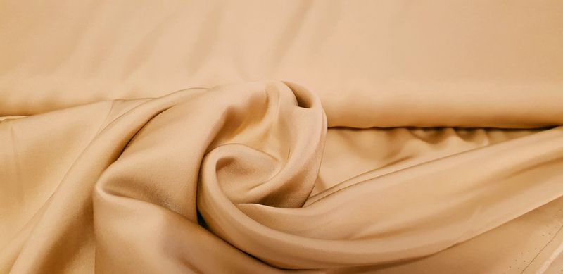 Viscose rayon goudkleurig