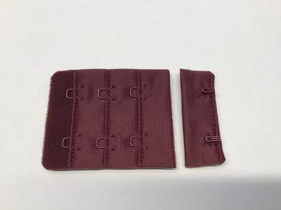 Behasluiting  2x 3  donker rood 4.2 cm