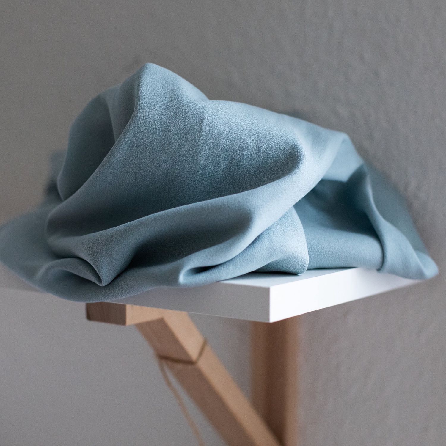 Crispy crepe blue mist