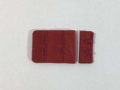 Behasluiting  2 x 2 donkerrood