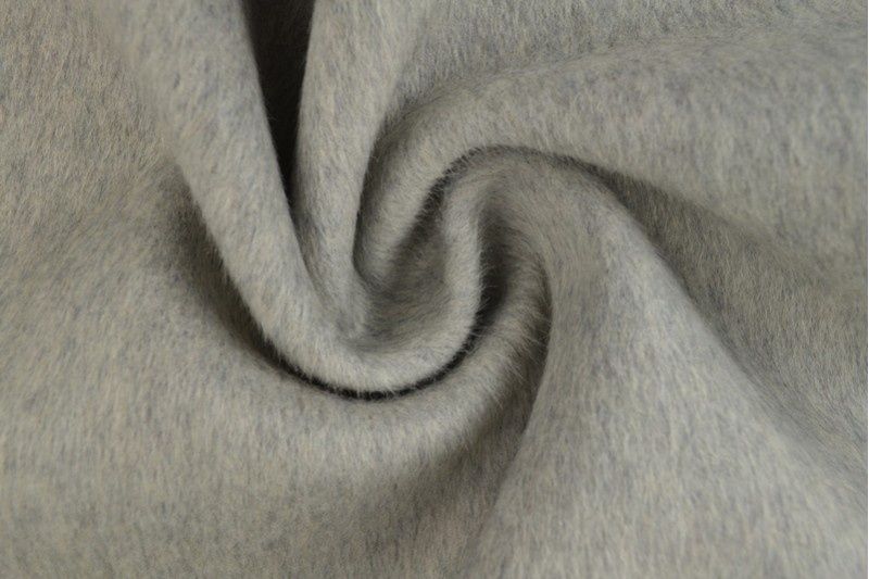 Mantelstof wool cloak licht grijs