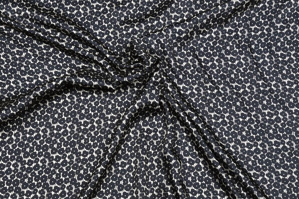 Satijn met kleine bloemen