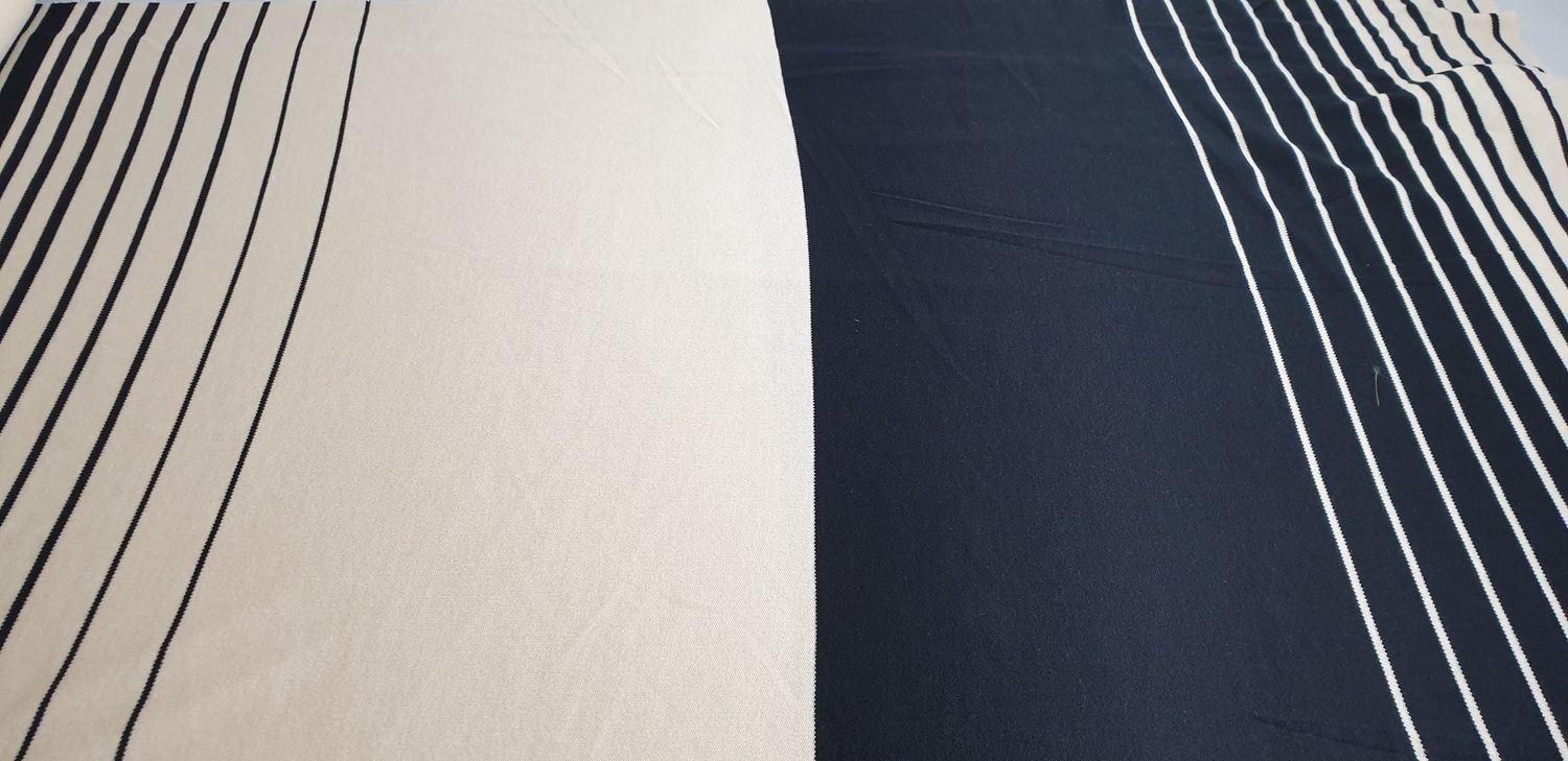 Breisel met strepen in beige en zwart