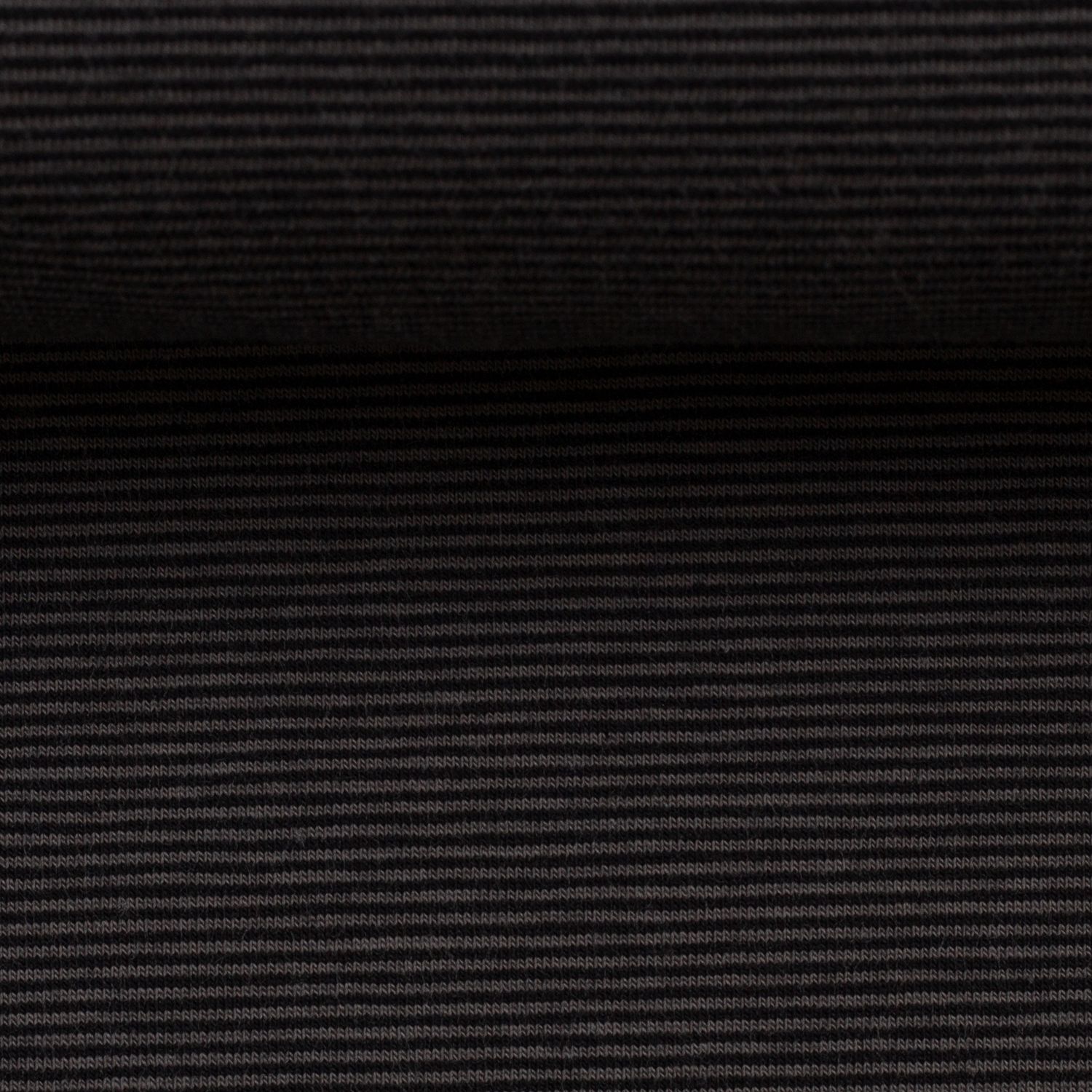 Tricot met fijne streepjes|zwart grijs