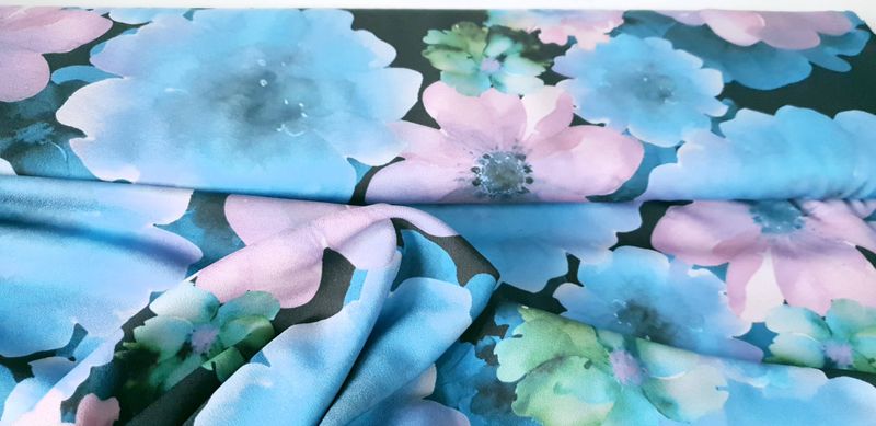 Scuba crepe met grote bloem