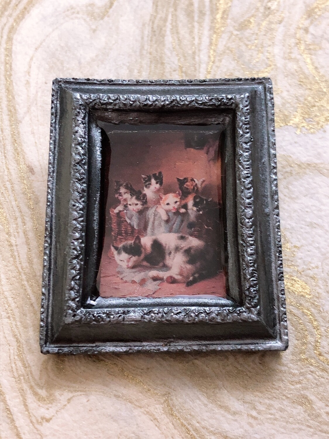frame brooch (mother and kittens)