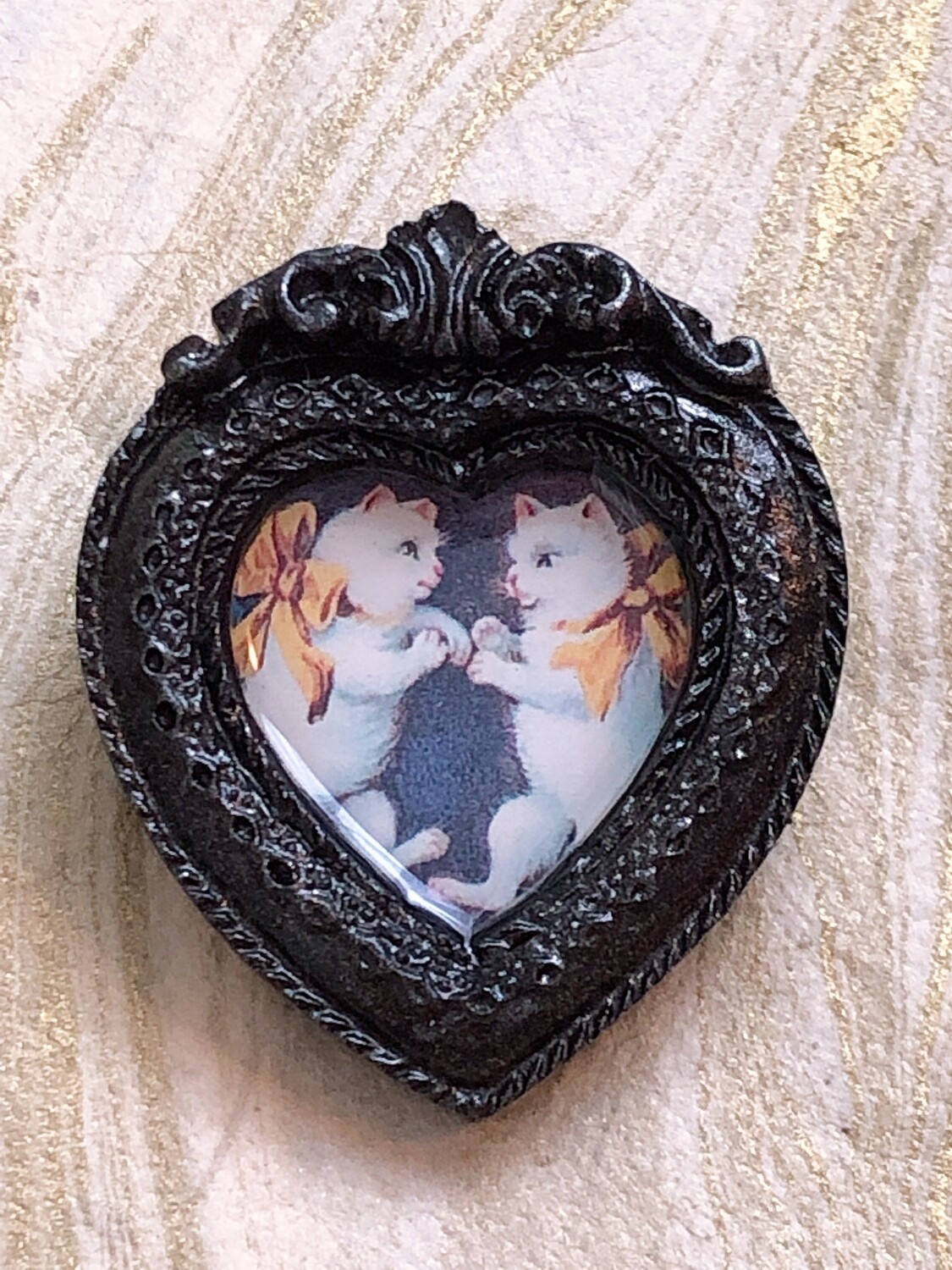 frame brooch (two cats)