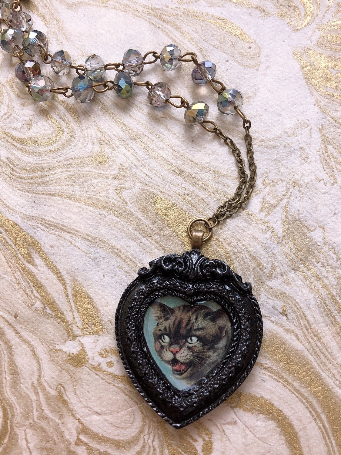 frame necklace (scaredy cat)