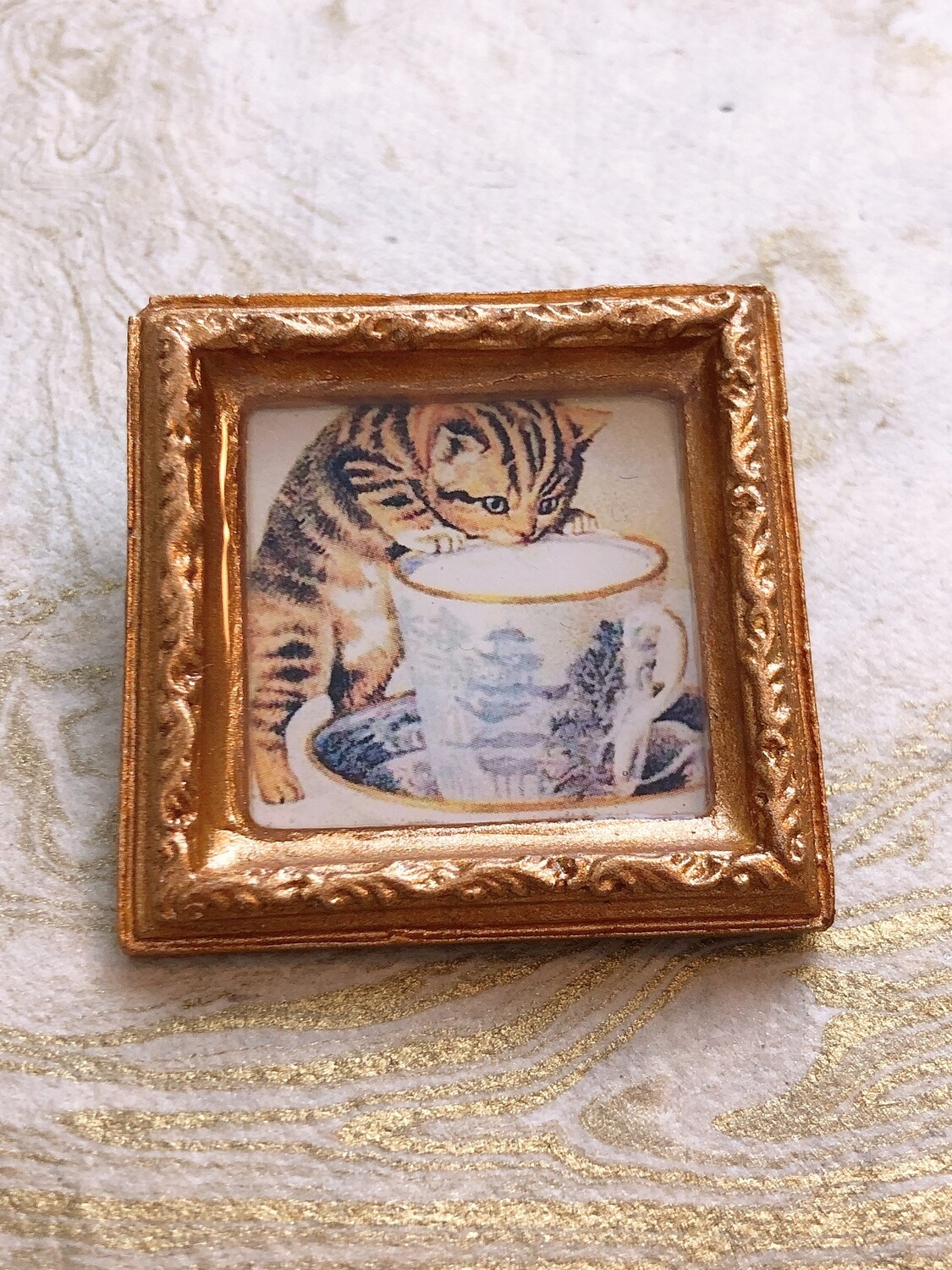 frame brooch (kitten with a cup)