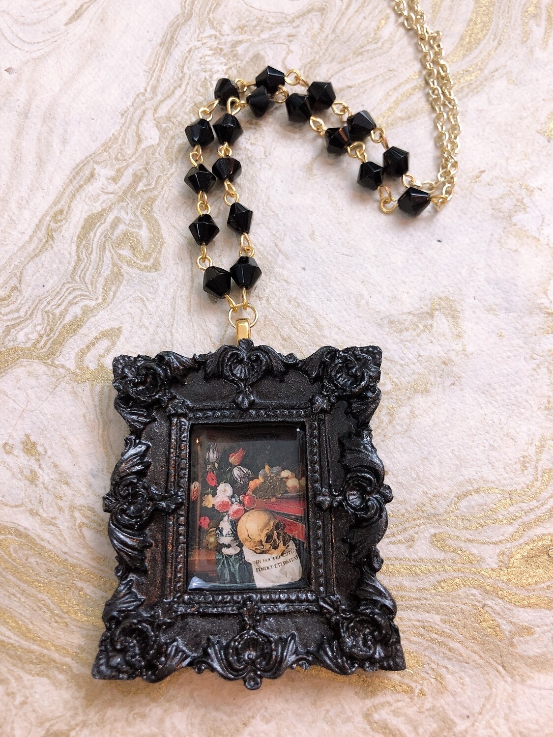 frame necklace (black vanitas)