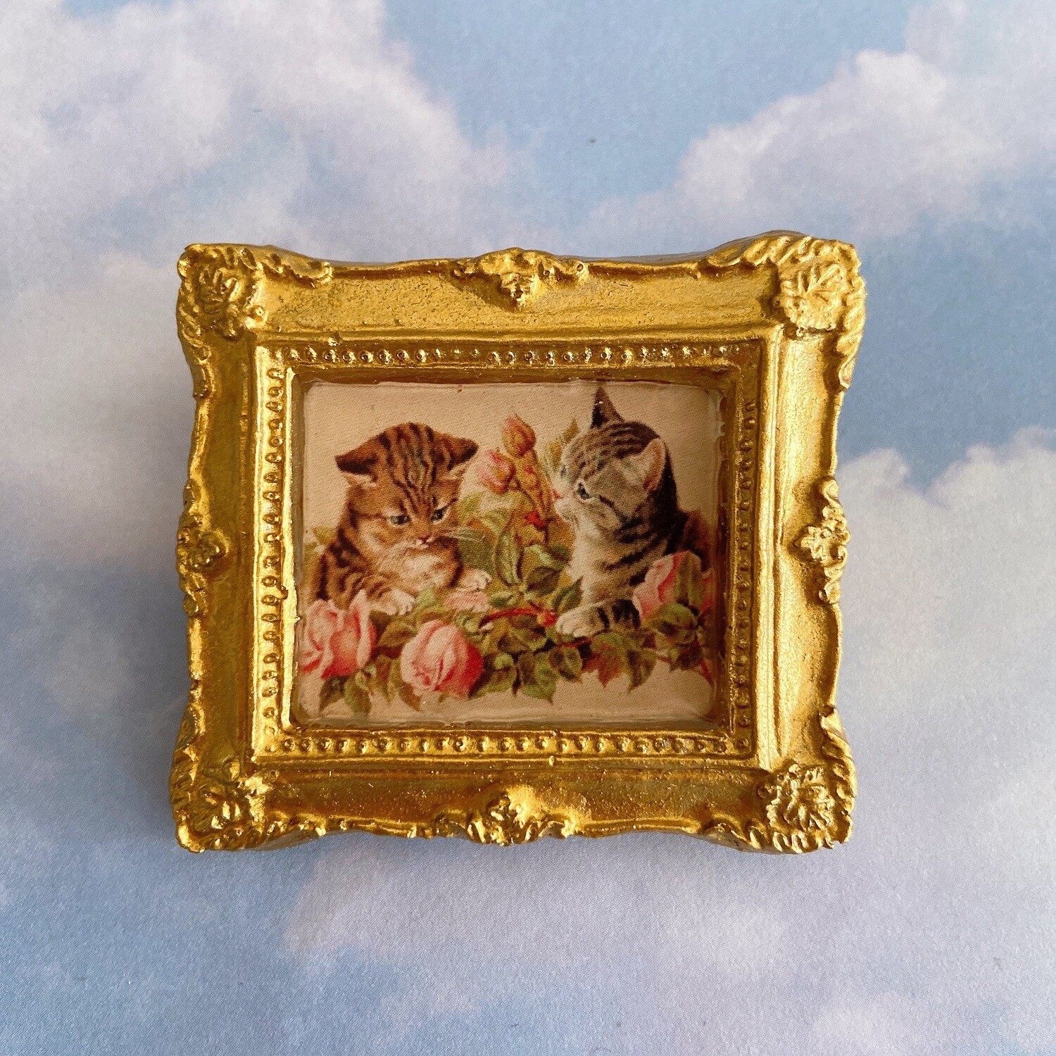 frame brooch (cats and roses)