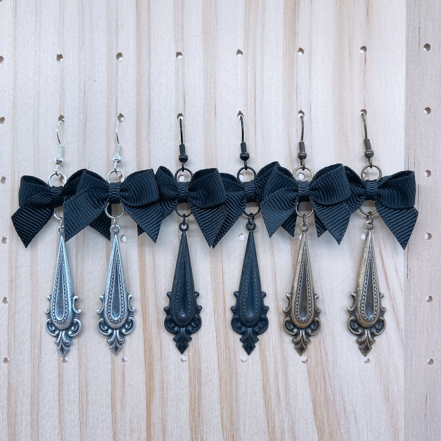 victorian teardrop earrings (3 colors)