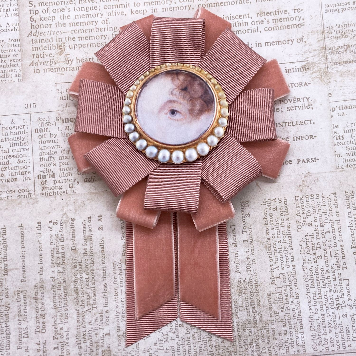 lover's eye rosette (pink)