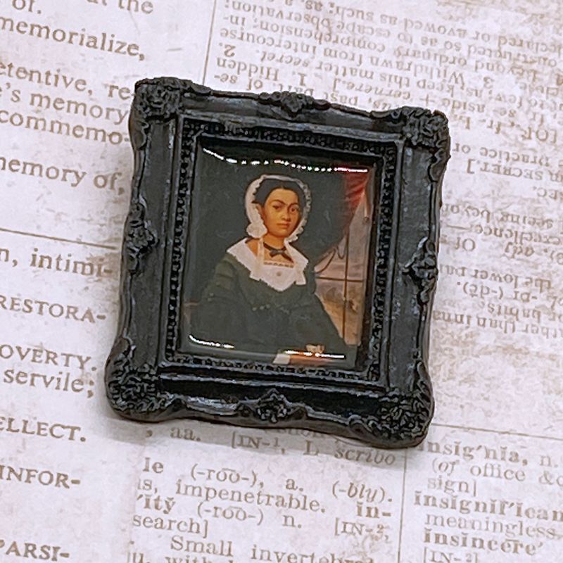 frame brooch (nancy)