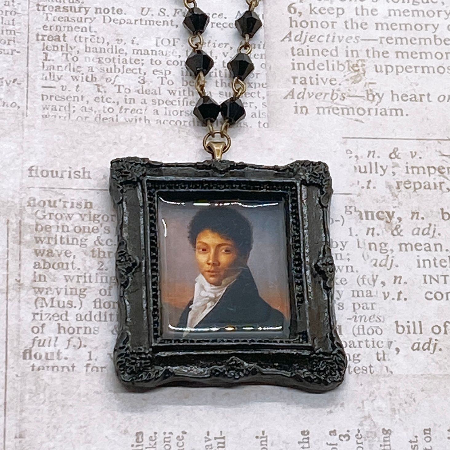 frame necklace (regency gentleman)