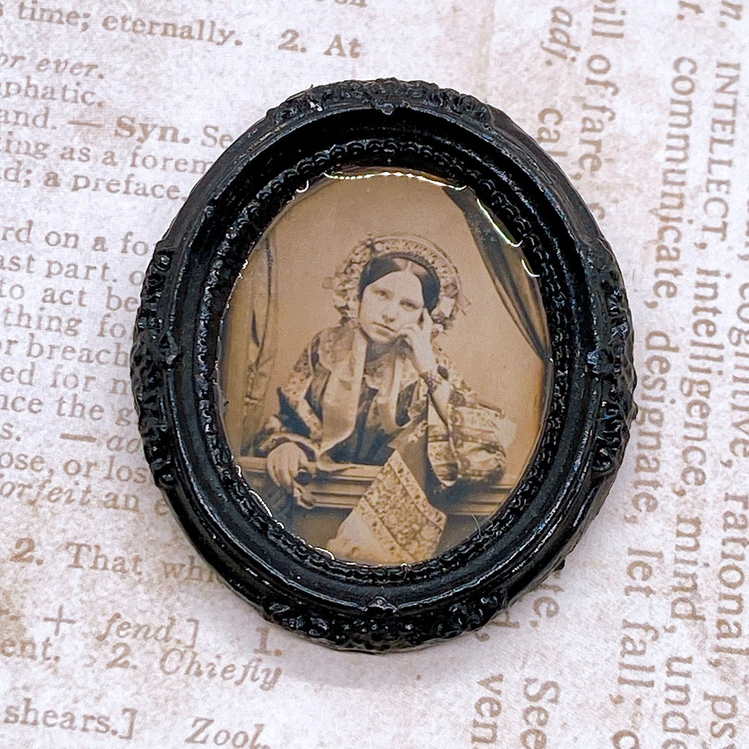 frame brooch (annie)