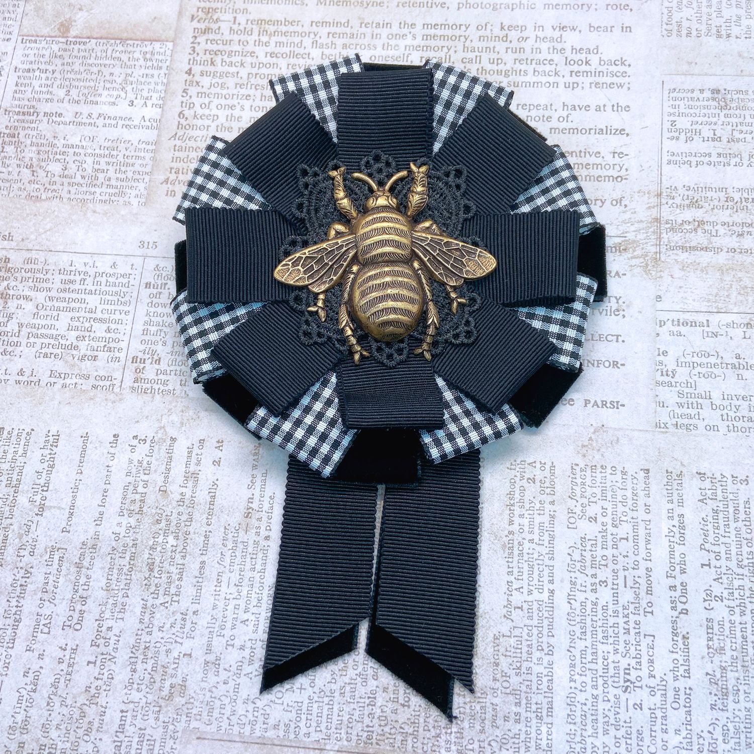 gingham bee rosette