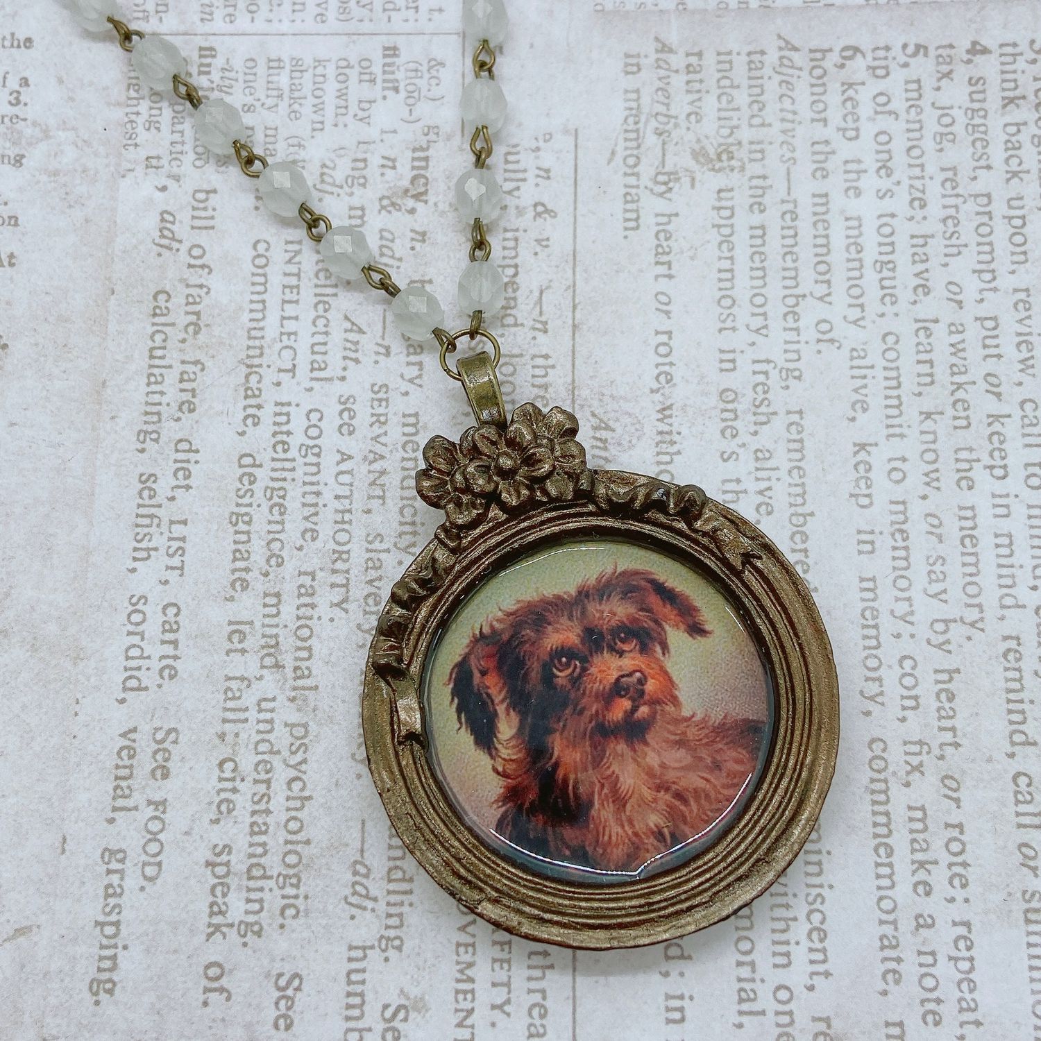frame necklace (loving companion)