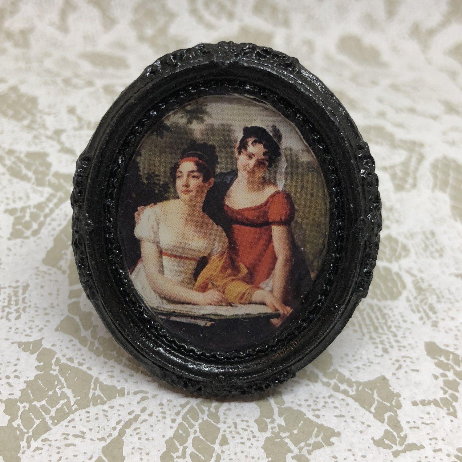 portrait frame brooch (regency ladies)