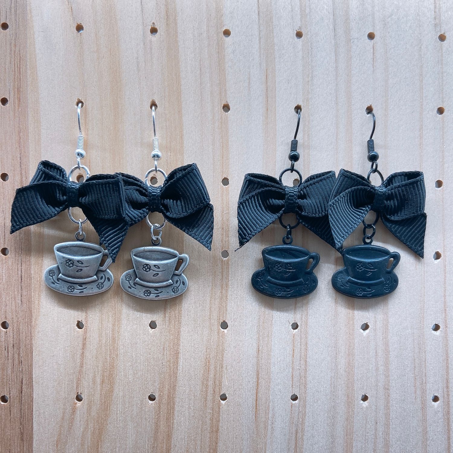 teacups earrings (2 colors)