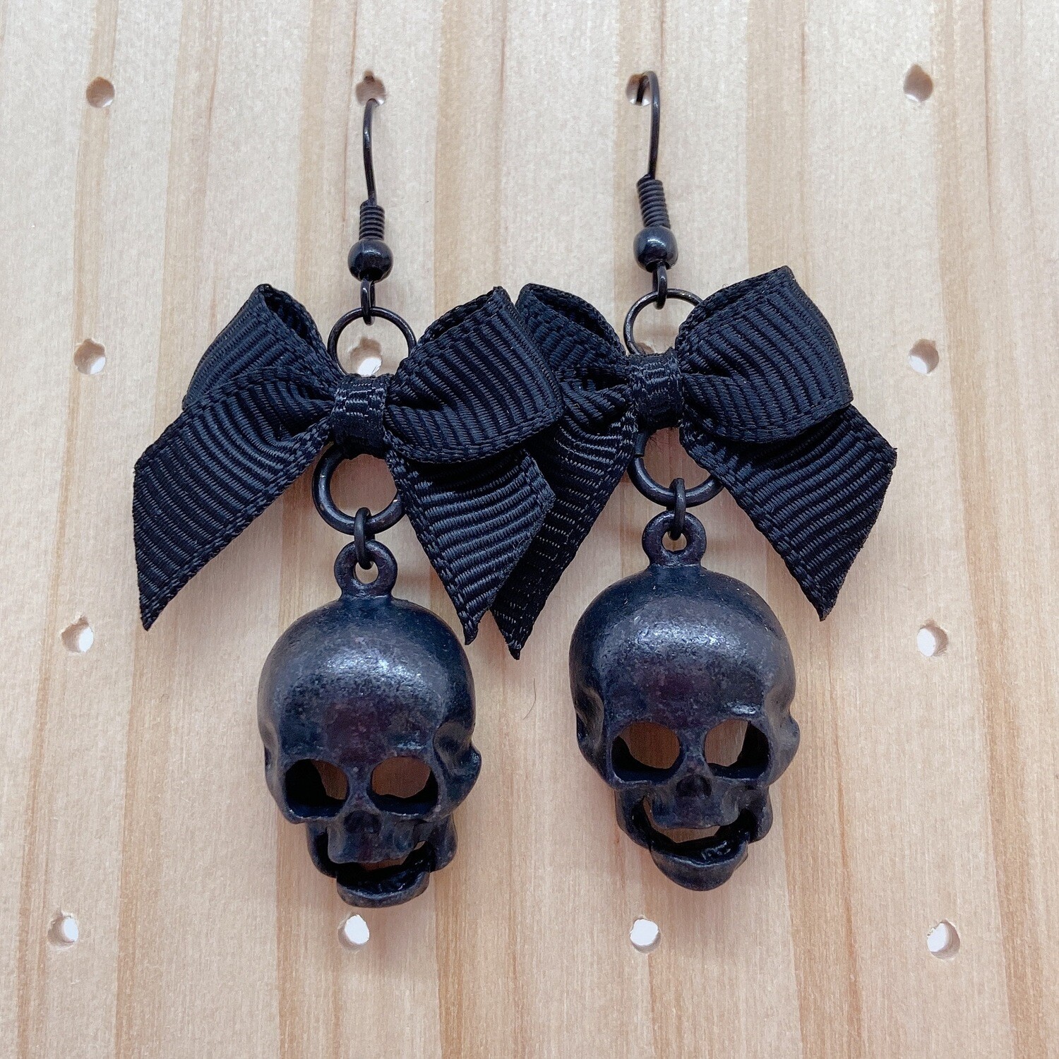 little skull earrings