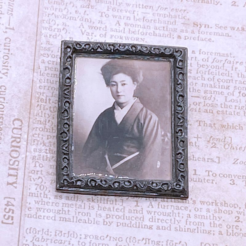 frame brooch (sada yacco)