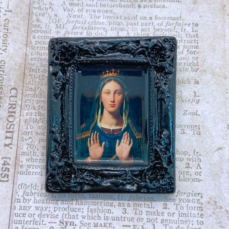 frame brooch (crowned virgin)