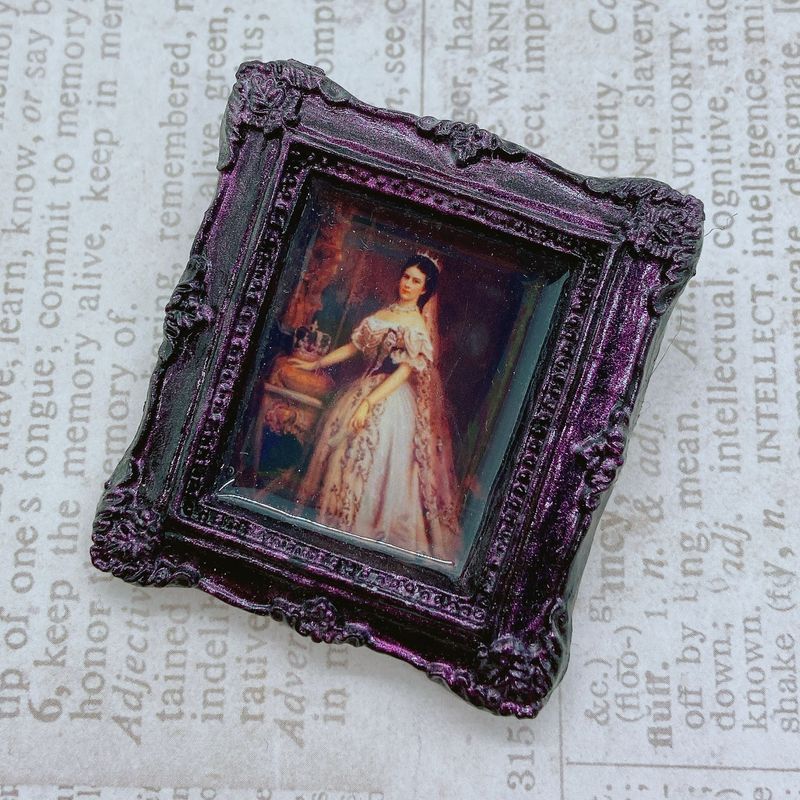 frame brooch (sisi)