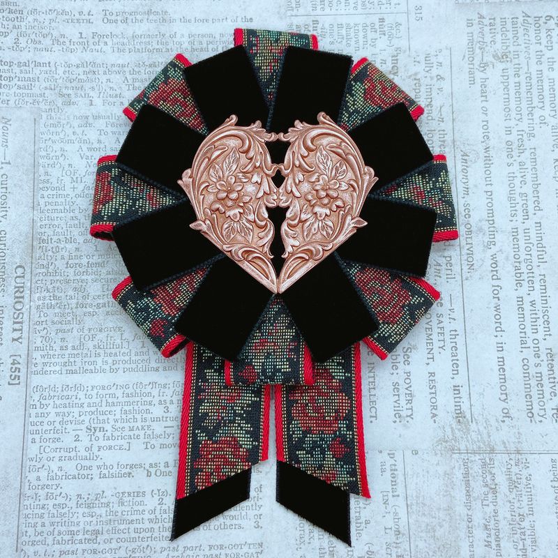 gobelin heart rosette