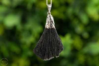 Zwarte kyaniet hanger verzilverd - 11.44 gram