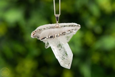 Bergkristal cluster hanger verzilverd - 21.36 gram