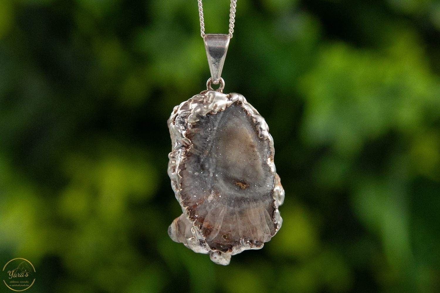 Hanger chalcedoon roos met verzilverde rand - 9.35 gram