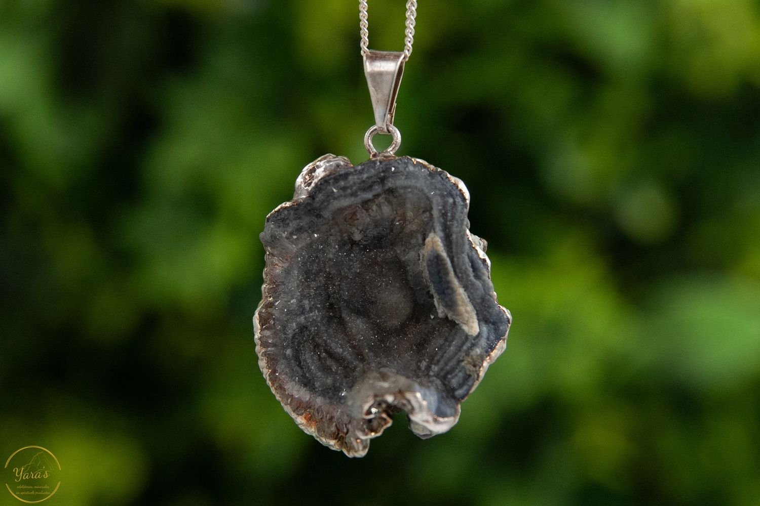 Hanger chalcedoon roos met verzilverde rand - 9.26 gram