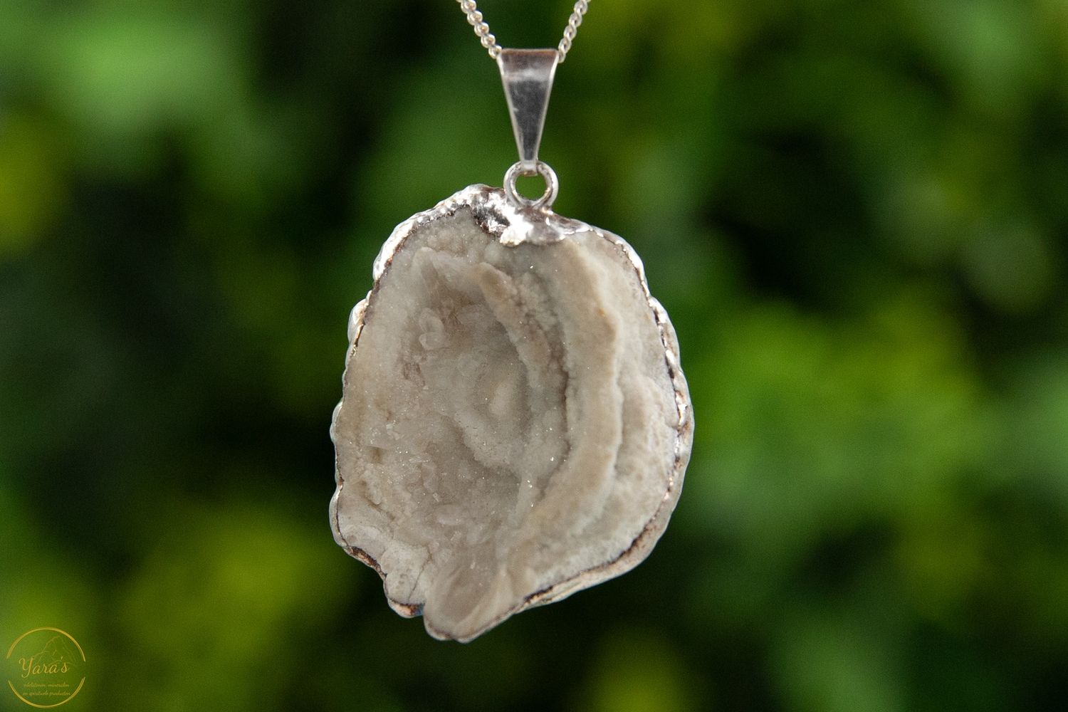 Hanger chalcedoon roos met verzilverde rand - 7.91 gram