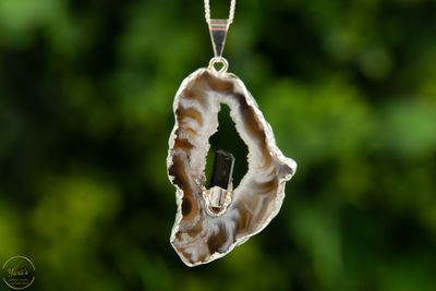 Agaat geode met toermalijn hanger verzilverd - 7.18 gram