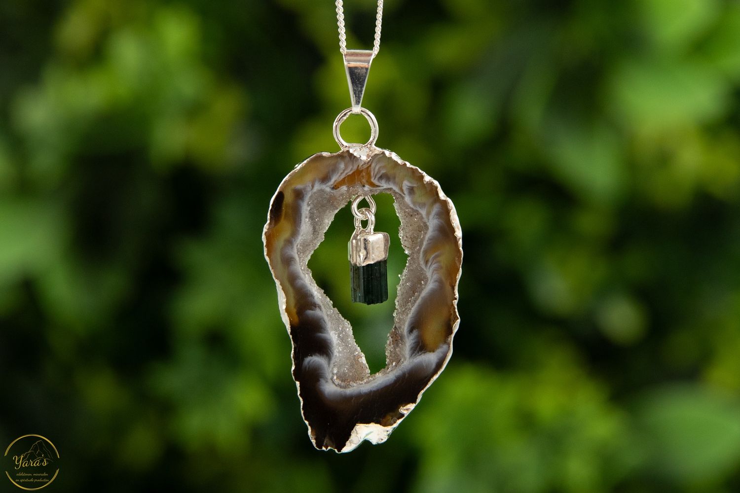 Agaat geode met toermalijn hanger verzilverd - 6.55 gram