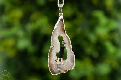 Agaat geode met toermalijn hanger verzilverd - 10.58 gram
