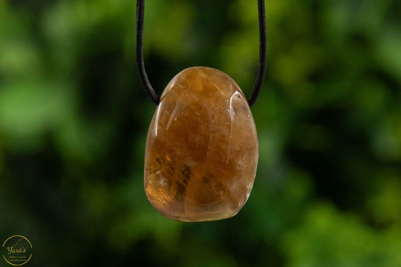 Gele Fluoriet hanger doorboord