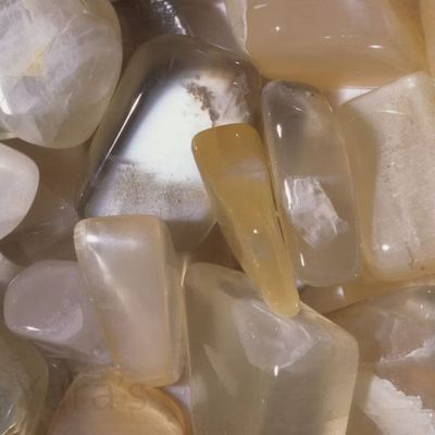 Witte of Beige Maansteen