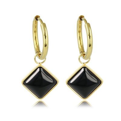Goudkleurige ronde oorbel met een ruiten goudkleurige Onyx hanger - My Bendel