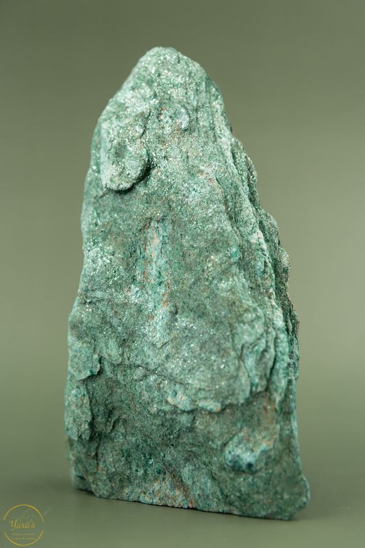 Fuchsiet sculptuur ruw - 1.23 kg