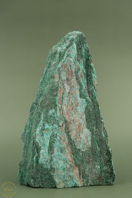 Fuchsiet sculptuur ruw - 1.24 kg
