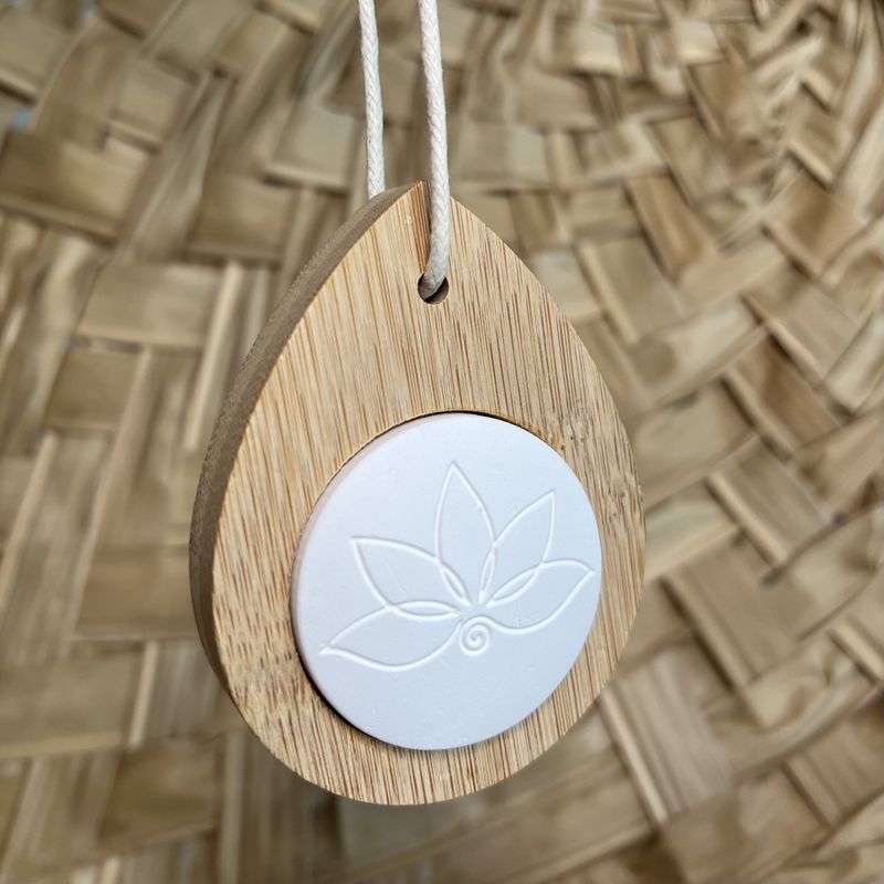 De Groene Linde - Houten Geursteenhanger Lotus