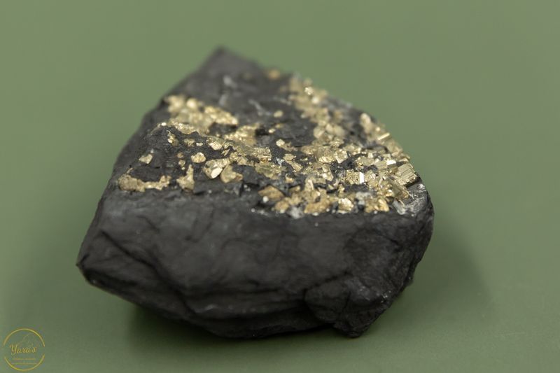 Pyriet op Argilliet (ruw)-24751