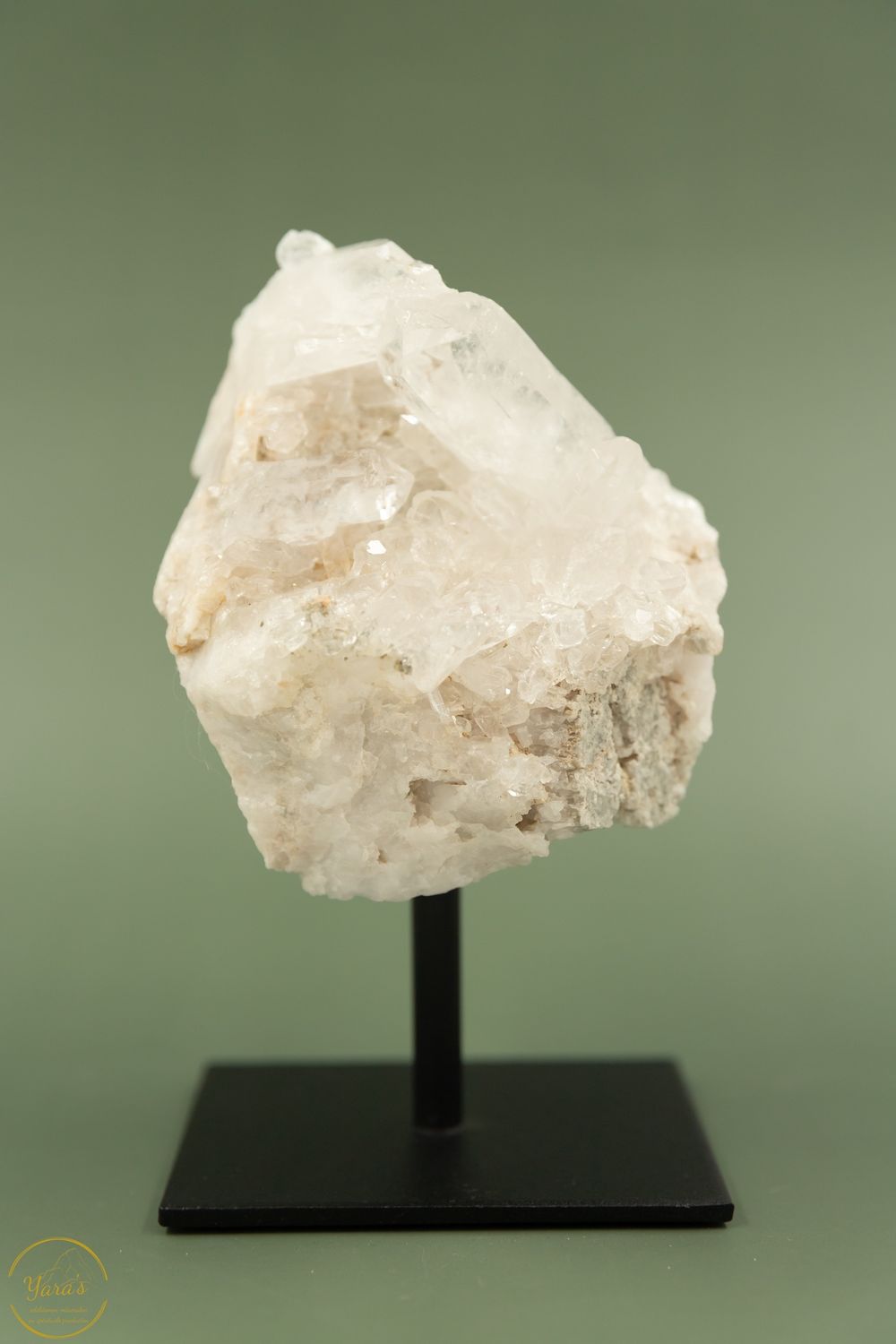 Bergkristal cluster op standaard-1.079 gr