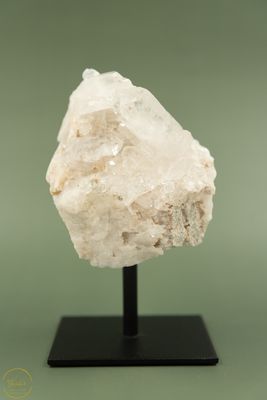 Bergkristal cluster op standaard-1.079 gr